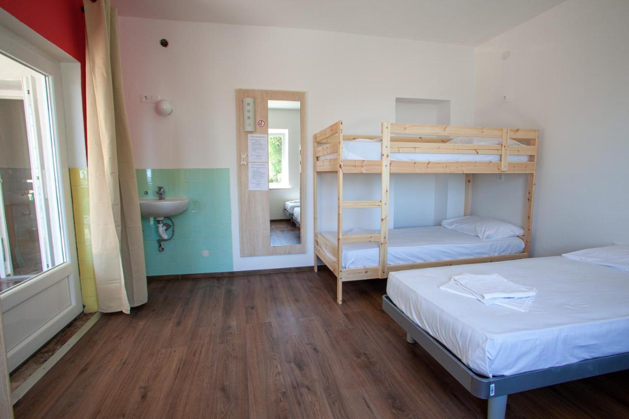 Hostel Trobenta In Oblak بورتوروز المظهر الخارجي الصورة