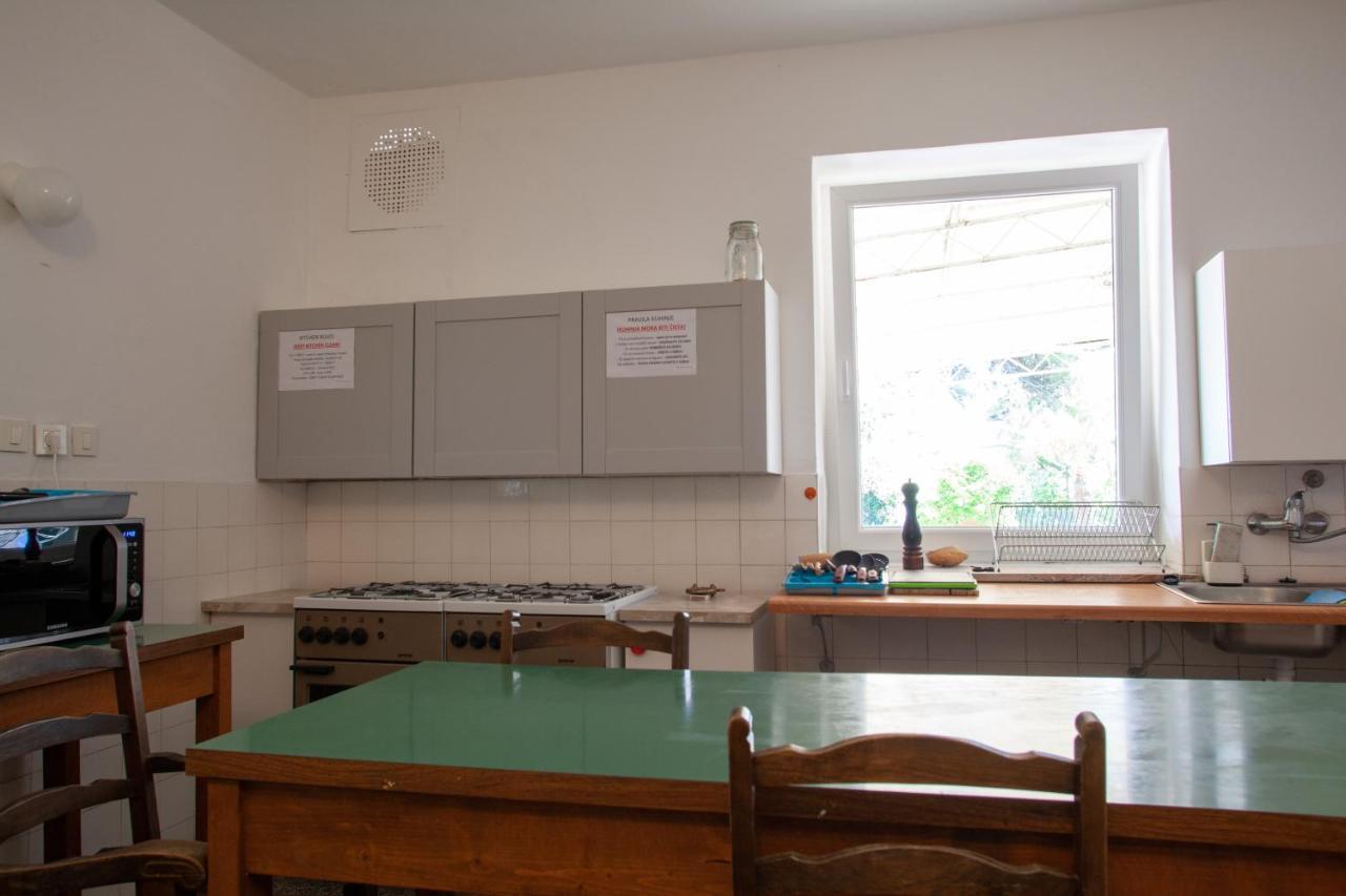 Hostel Trobenta In Oblak بورتوروز المظهر الخارجي الصورة